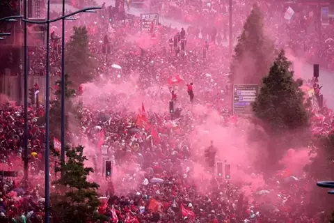 صباحك أوروبي.. كارثة في احتفالات ليفربول.. عهد أنشيلوتي.. وتجديد عقد يامال